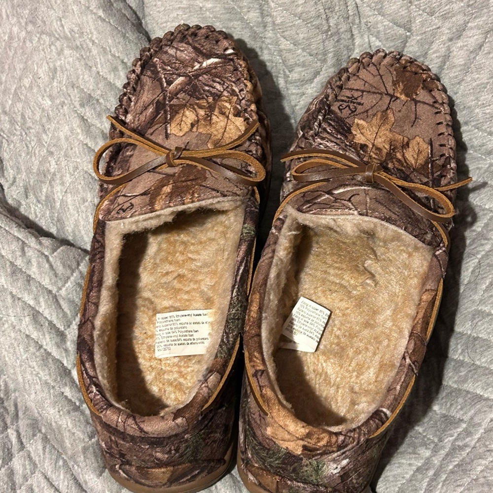 Realtree Men’s Moccasins Size 9-10